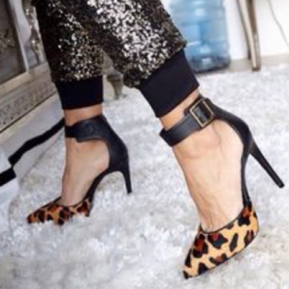 Steve Madden *Flshback* Pumps - Picture 3 of 7